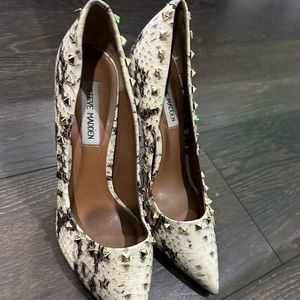 Steve Madden snakeskin style pump size 9
